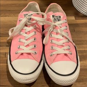 Women’s converse pink shoes size 8